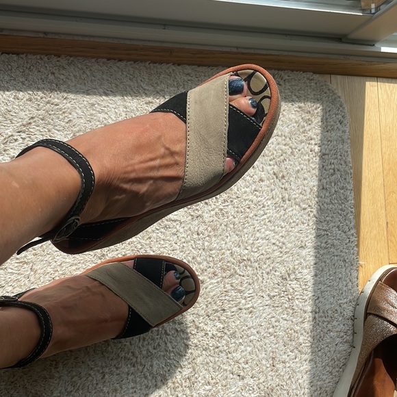 Fly London suede & leather sandals. Tan & black w/ orange accents. EU38 or 7 US - Picture 4 of 4